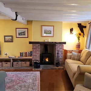 gorgeous-300-year-old-cottage-in-picturesque-village-of.yorkshirehotels.net/